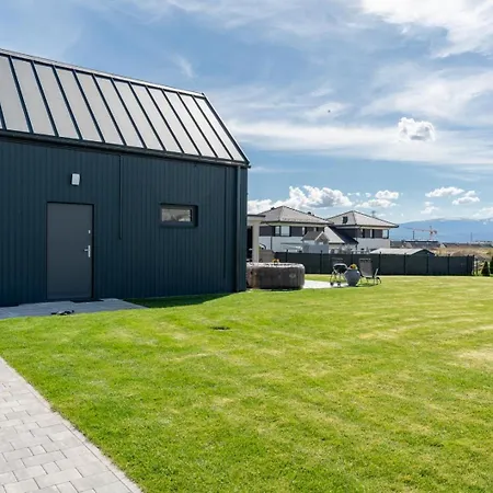 Gronow - Jacuzzi Sauna Jezow Sudecki